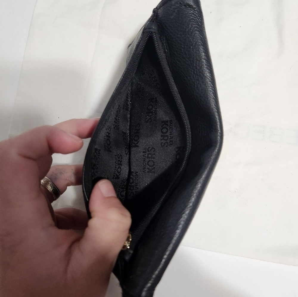 EUC Michael Kors Wallet (Blk Pebble Leather) 🖤✨️ - Picture 4 of 4